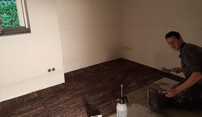 Binnenbestrating entree en wijnkamer Epe