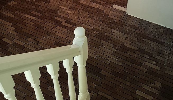 Binnenbestrating entree en wijnkamer Epe