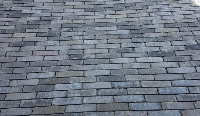 Binnenvloer van klinkers in een serre